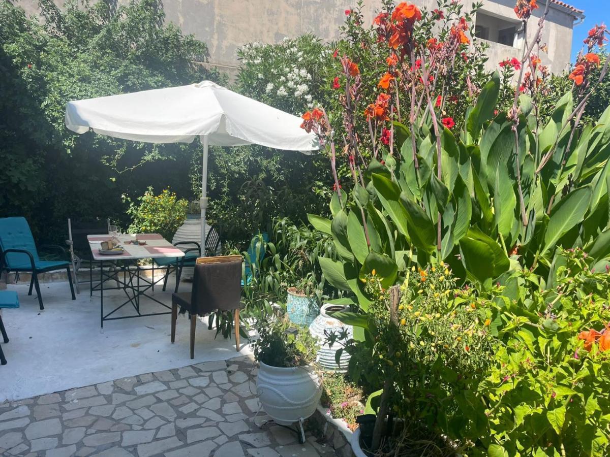 Garden Apartment *